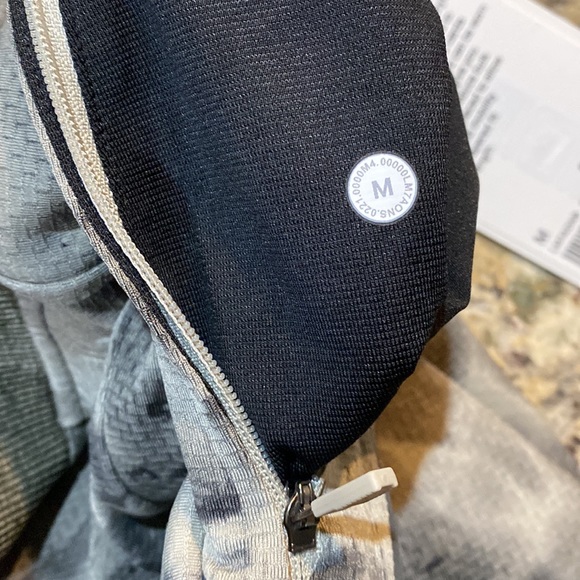 NWT Lululemon Textured Tech Short - Picture 4 of 4